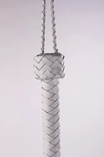 Coda intrecciata in pelle con manico di bambino White_B15O25_3