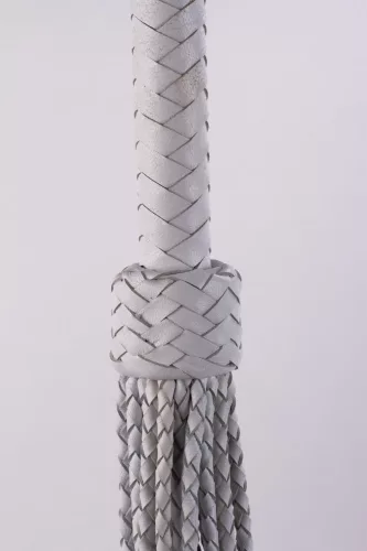 Coda intrecciata in pelle con manico di bambino White_B15O25_3