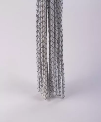 Coda intrecciata in pelle con manico di bambino White_B15O25_3