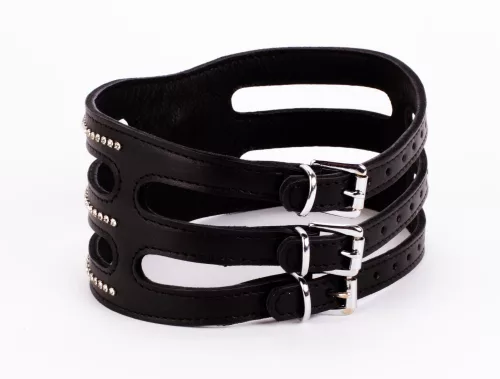 Colletto Trengo firmato realizzato in pelle morbida per polpacci nera