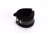 Design delle manette realizzato in pelle morbida per polpacci e pelliccia soffiata nera