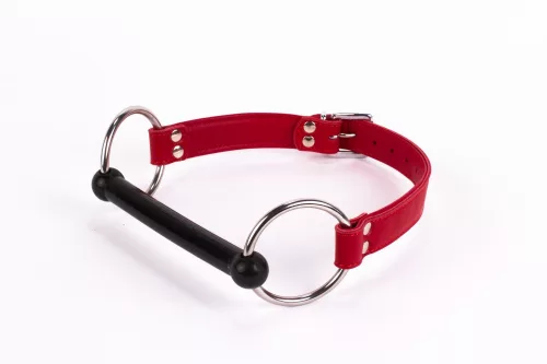 Top in pelle morbida per vitelli e imbottitura in pelle d'agnello con bocchino in silicone rosso