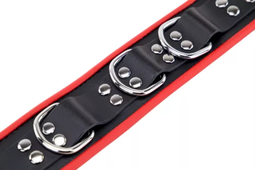 Bőr nyaklánc 3 piros D-gyűrűvel – stílusos kiegészítő